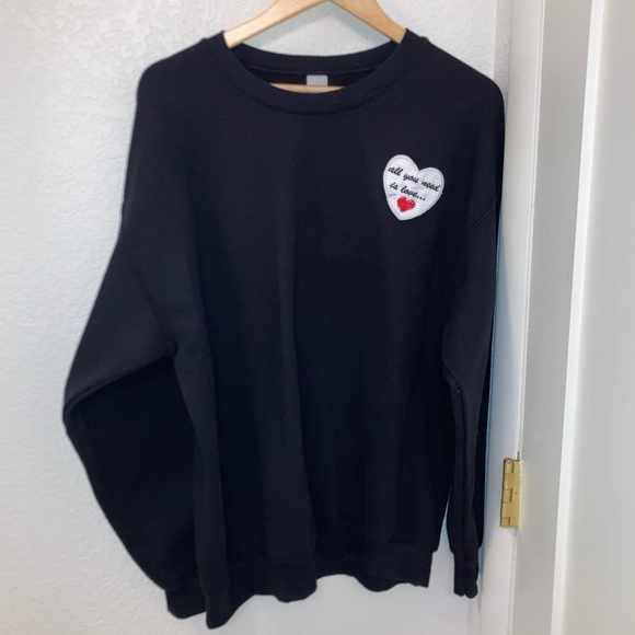 GILDAN Valentine’s Day “All You Need Is Love” Black Sweatshirt SZ: Large - Picture 3 of 12